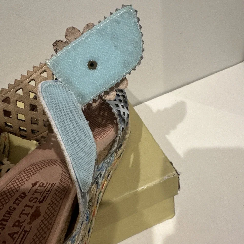 L'Artiste by Spring Step Size 35/ US 5 Evesgarden Floral Corky Wedge Sandal Blue
